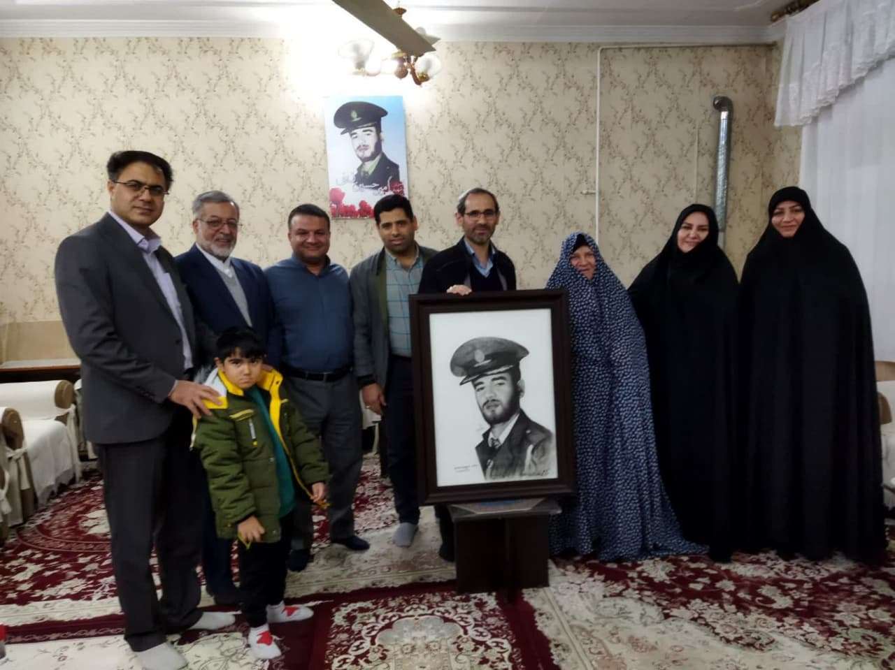 حضور مسئولین مرکز در منزل خانواده شهدا